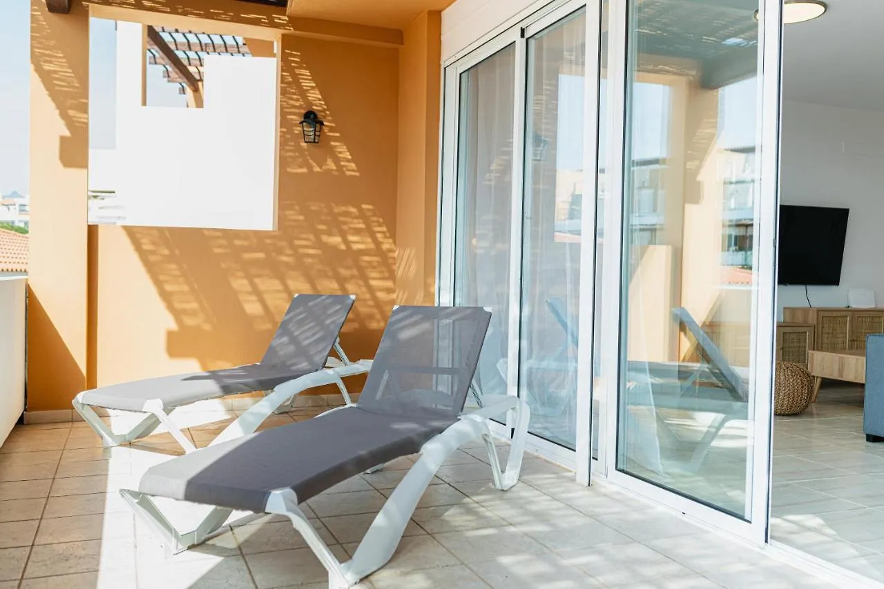 Spacious Apartment With Large Terrace In Amarilla Golf サンミゲル・デ・アボナ